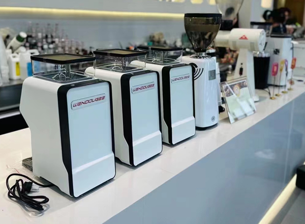 咖啡機成套外形